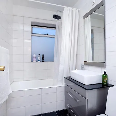 View, Bright & Cozy - Free Parking * Reykjavik