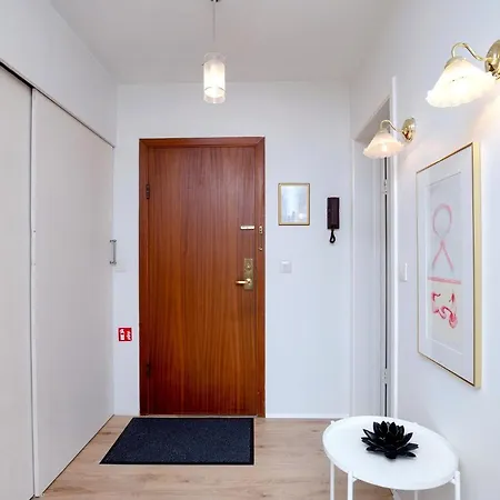 View, Bright & Cozy - Free Parking